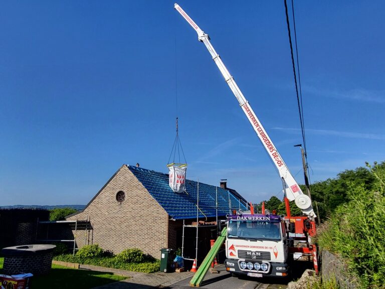 ook dit prachtig dak te Brakel werd grondig aangepakt en tot in de kleinste details mooi afgewerkt